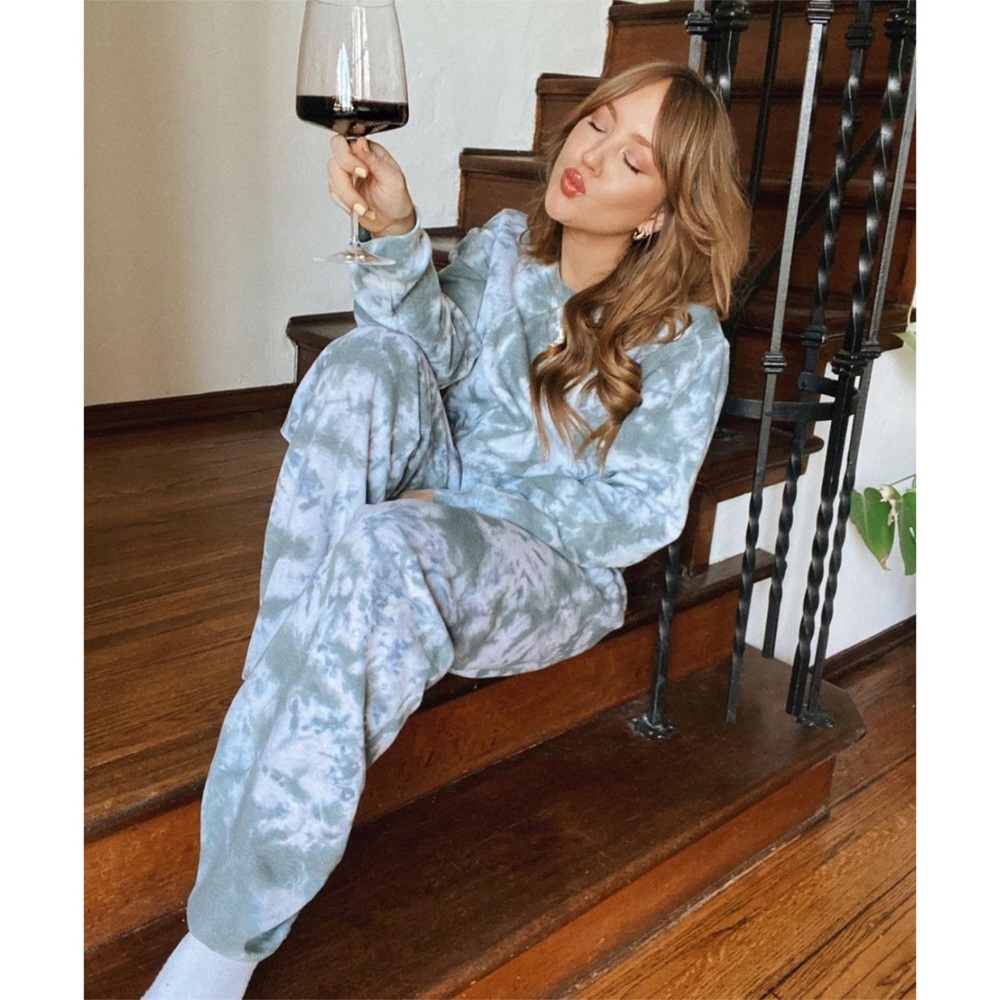 NWOT Quaranteeees Tie-Dye Sweat Set